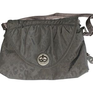 Baggallini Crossbody leopard print Purse 3 Zip Compartment Gray